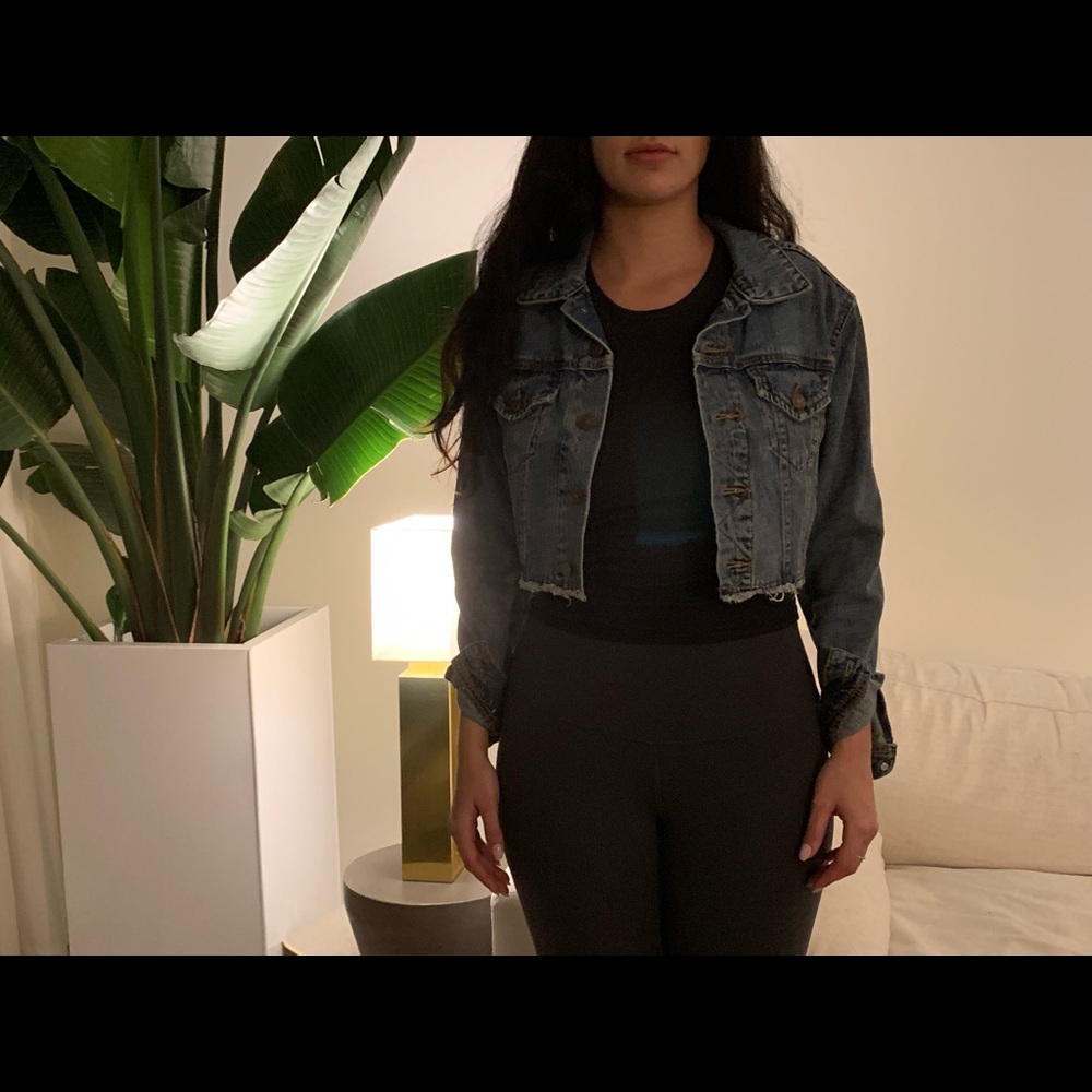 Cropped denim jacket